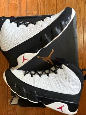 Jordan 9 Retro Space Jam - High-Top Sneakers in White, Black & Red